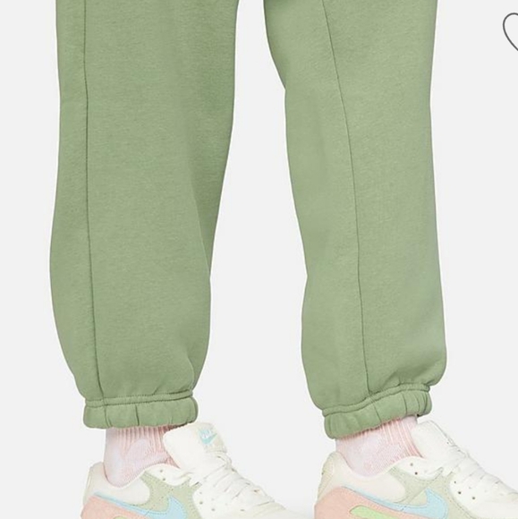 NWT Women's Nike OVERSIZED Sweatpants - Picture 5 of 8